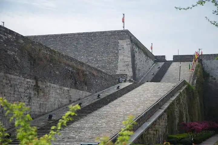 明天赢了的话，应该就锁定西部第二了吧？
