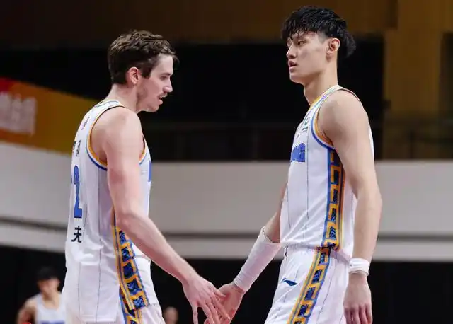 22中8砍21分！小卡接连9场20+ 但八场命中率50及以上纪录完结