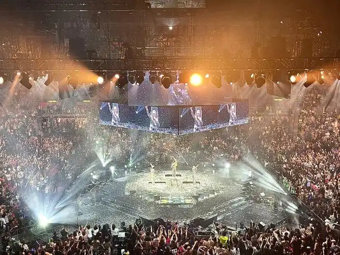 今天是防卫大闸⛓️快船官方晒出赢球海报 哈登成为封面人物