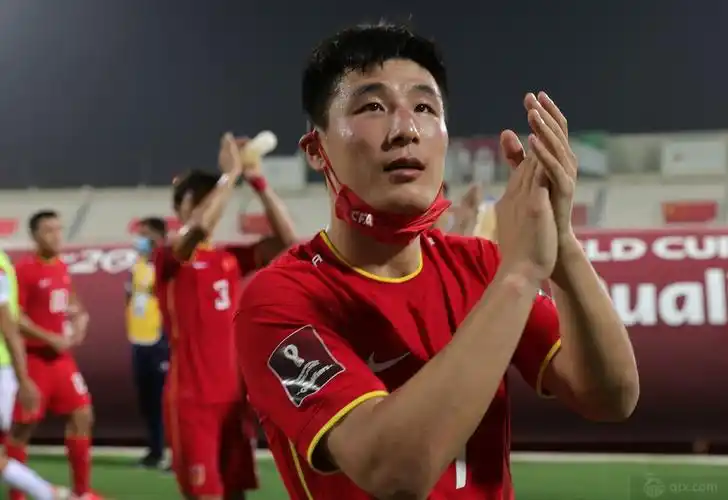 正面视角来了！技术台人员指着杨鸣骂🤬口型疑似为：CNM 王八蛋