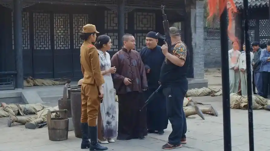 今天是防卫大闸⛓️快船官方晒出赢球海报 哈登成为封面人物